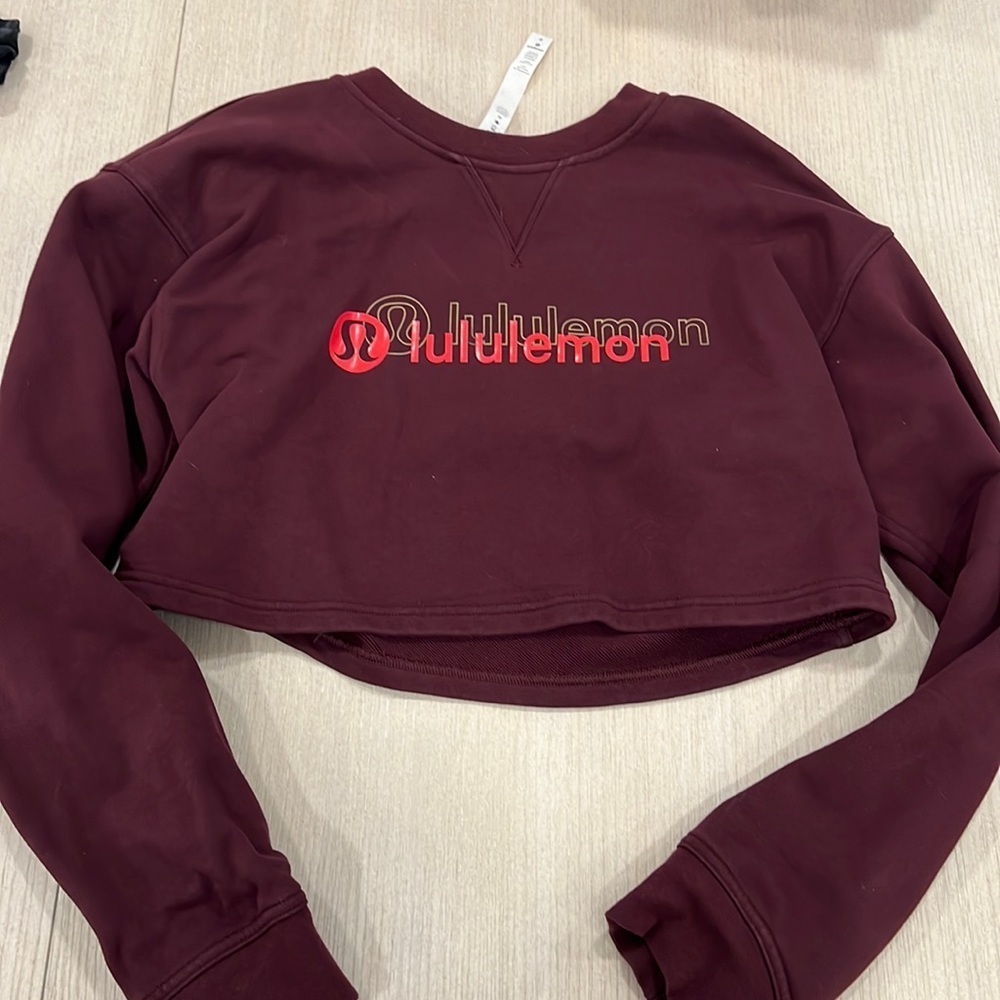 Lululemon black label crop top